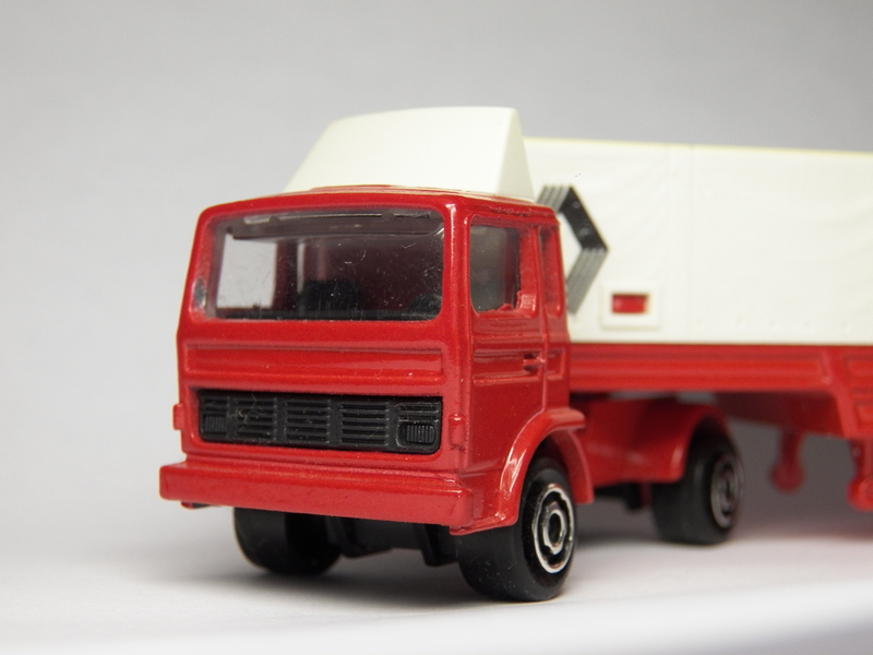 Illustration for article titled 1/100 scale Majorette Renault Car Hauler.